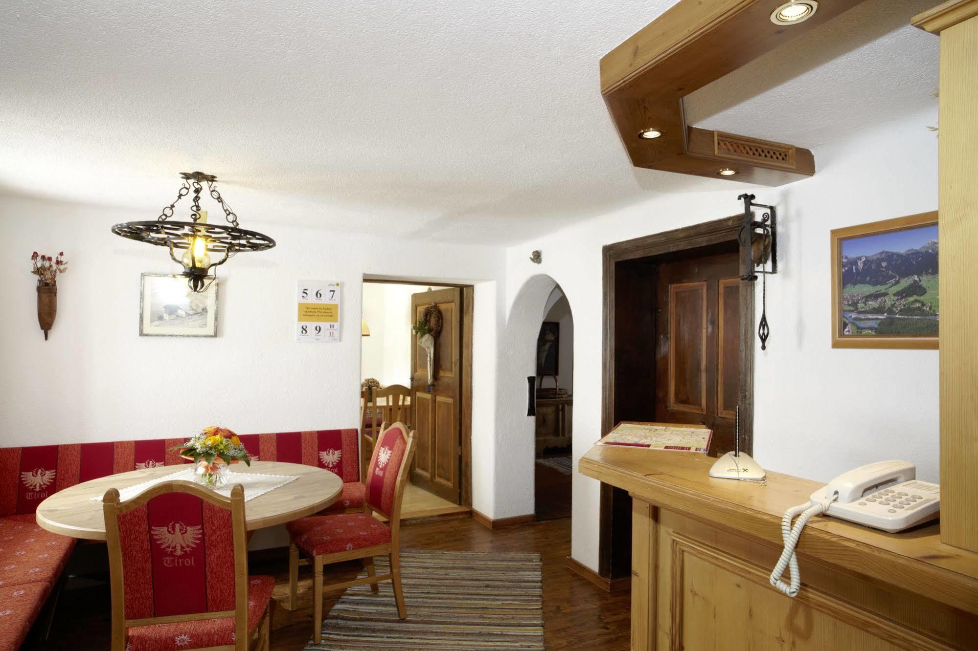 Gaestehaus Am Graben Reutte Exterior photo